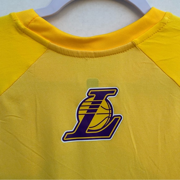 NBA Team logo T- Shirt Los Angeles Lakers Basketball Mens Size M Yellow - Picture 4 of 13